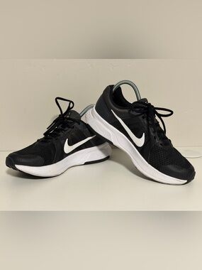 Nike Women’s Run Swift V. 2.0 White / Black - Size 9 (Model: CU3528-004)